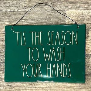 *New in box* Rae Dunn holiday wall hanger